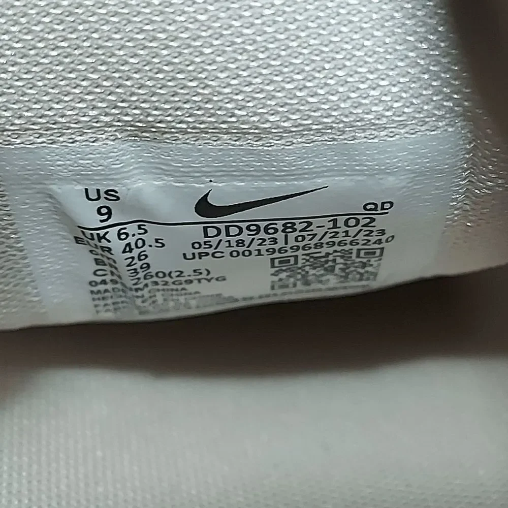 Nike TC 7900 Shoes Sail Light Orewood Taupe DD9682-102 Women's Size 9 - Picture 7 of 7